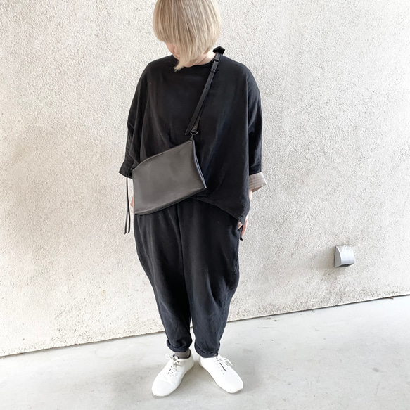 付け替えできるショルダー　レザー　ZIP BAG　M (long)   ブラック 7枚目の画像