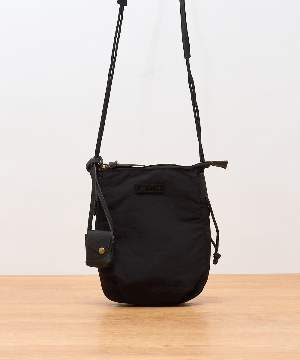 toleur(トーラ) リンクルナイロンCミニサコッシュ 11991ｰBK(ブラック)