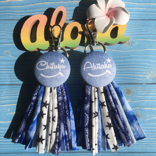 スニーカーキーホルダー　ニコちゃん　革タグ　引揃い糸　タッセル　ハンドメイド♡ 名前入り タッセルキーホルダー ニコちゃん 名入れ スマイル プチ