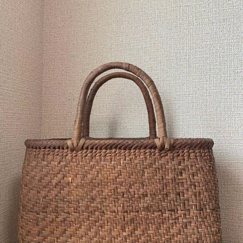 国産山葡萄 手作り 籠バッグ 内布あり 小粒花編み 合し 国産山葡萄 手作り 籠バッグ 内布あり 小粒花編み 合し