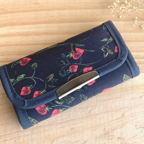 リバティ 3つ折りキーケース 飾りホック ＜Strawberry Fields 