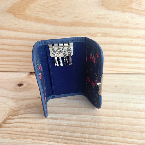 リバティ 3つ折りキーケース 飾りホック ＜Strawberry Fields 