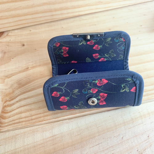 リバティ 3つ折りキーケース 飾りホック ＜Strawberry Fields 