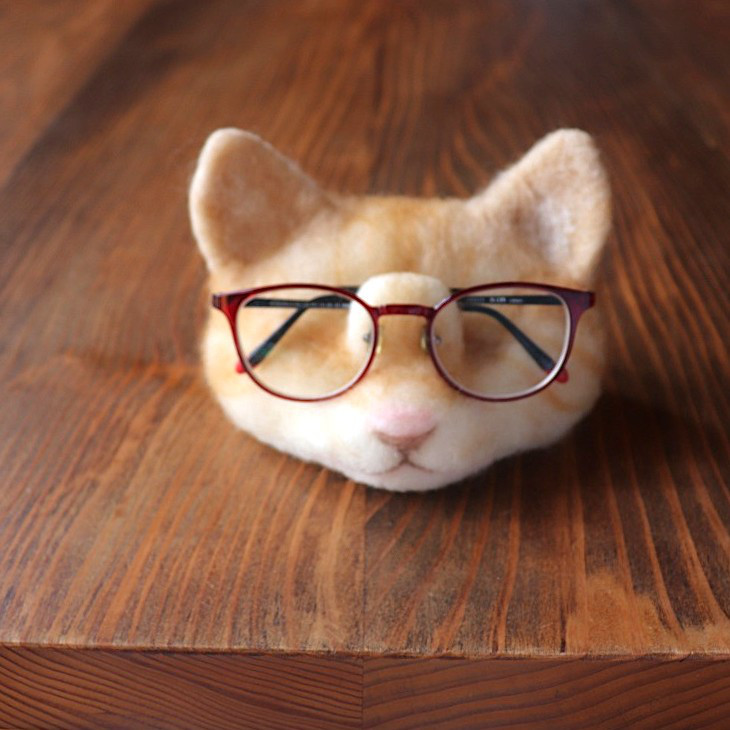めがね置き猫【茶トラ】　こぬか