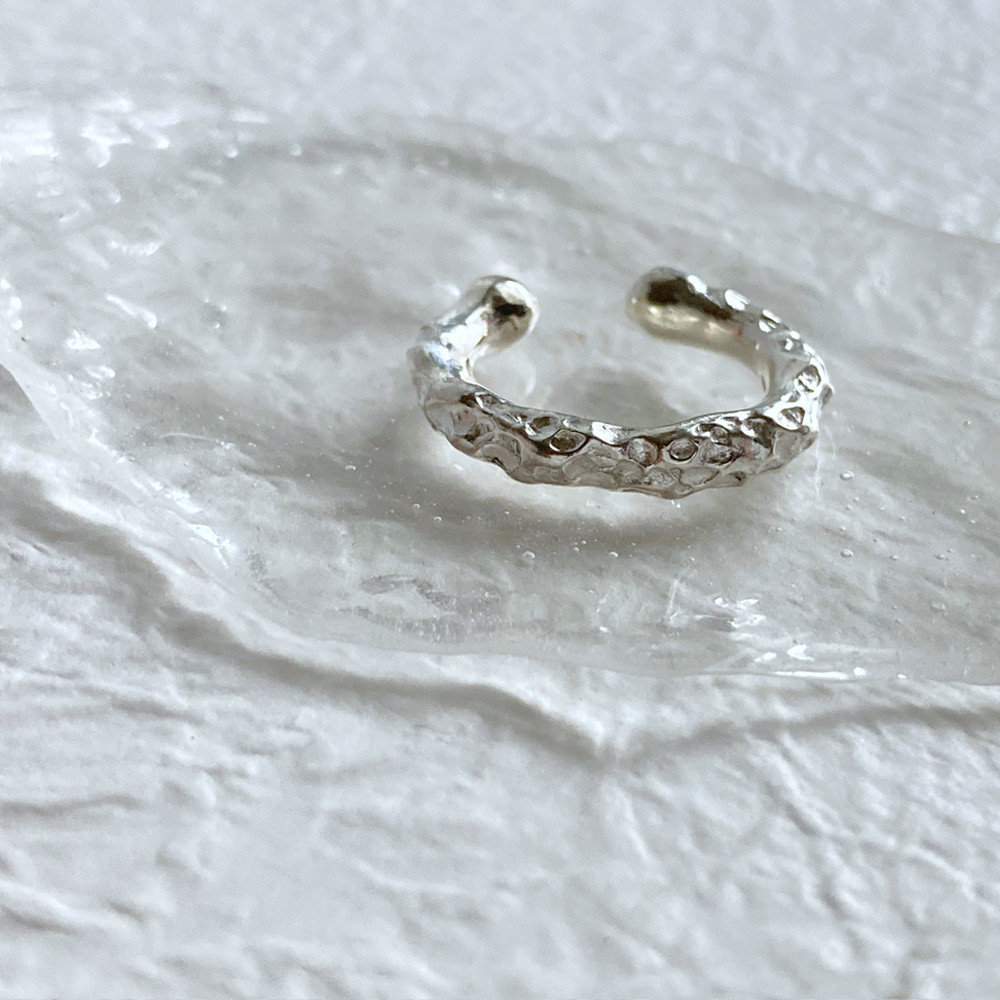 とろけるシルバーのイヤーカフ【Melty/fit ear cuff】