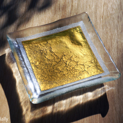 ガラスの角皿 -「 金色のガラス 」・11cm角 1枚目の画像