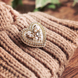 貴婦人のハート　手刺繡のブローチ　フランス製のスパンコール　パール　ビジュー　ゴールド 5枚目の画像