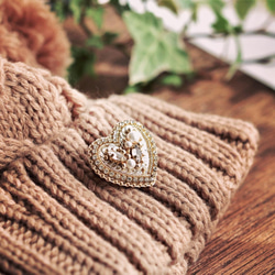 貴婦人のハート　手刺繡のブローチ　フランス製のスパンコール　パール　ビジュー　ゴールド 4枚目の画像