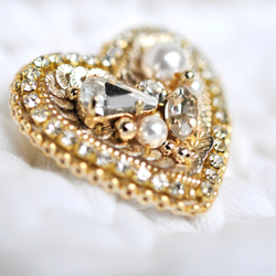 貴婦人のハート　手刺繡のブローチ　フランス製のスパンコール　パール　ビジュー　ゴールド 6枚目の画像