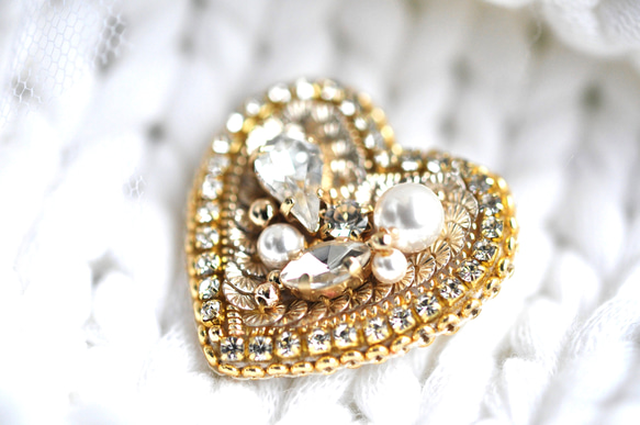 貴婦人のハート　手刺繡のブローチ　フランス製のスパンコール　パール　ビジュー　ゴールド 7枚目の画像