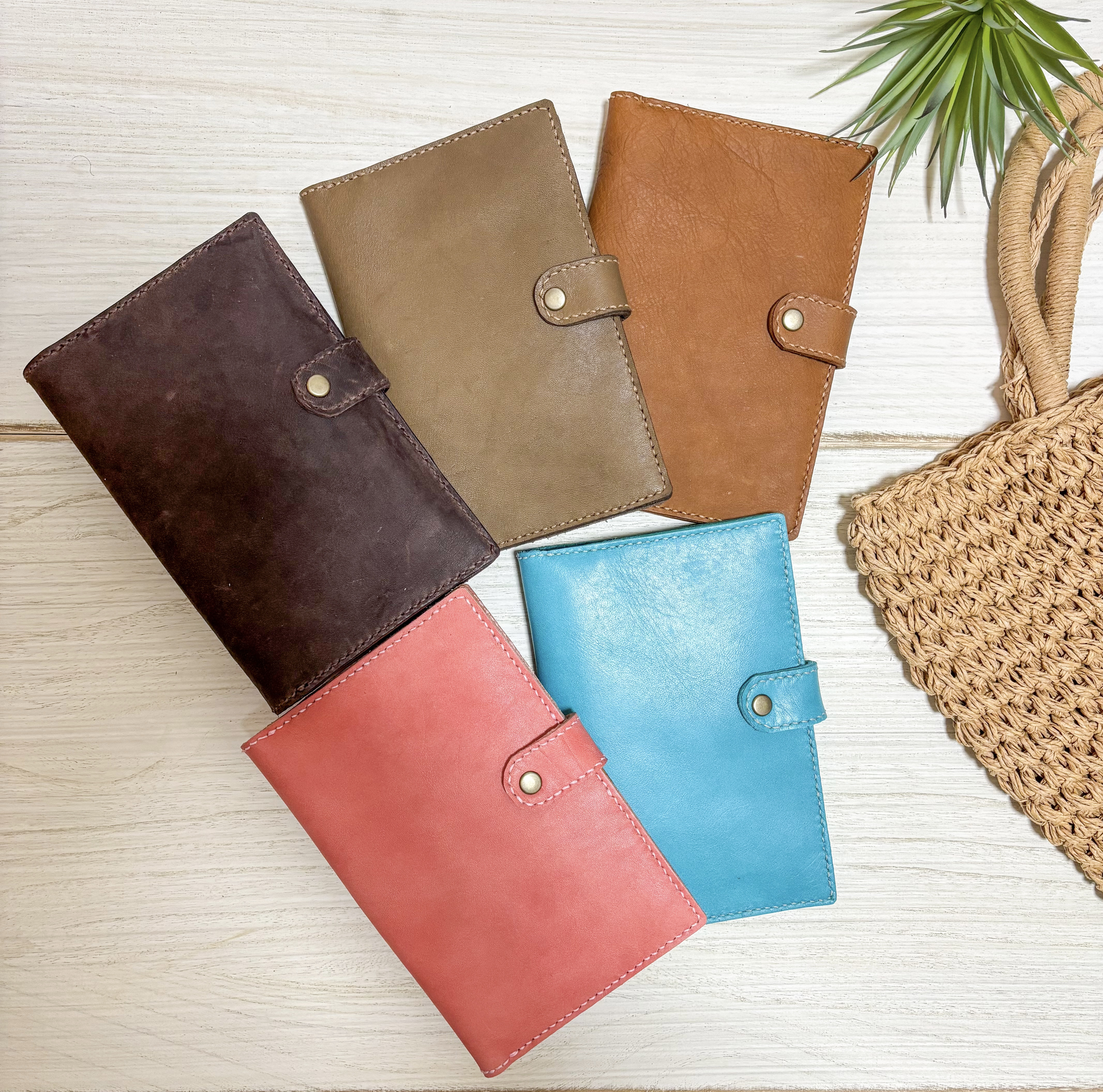 パスポートケース　通帳ケース　母子手帳ケース　マルチケース　カードケース  ハンドメイド　キャメル 　本革　革