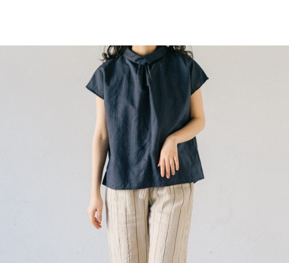 リネンブラウス　バックボタン linen back button blouse navy ALCEDO 4,435円