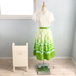 【４年ぶりの復刻】ドイツヴィンテージ生地　グリーン&黄緑　花柄レトロスカート 3枚目の画像