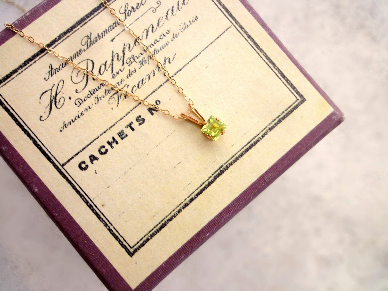 【限定数】天然石のネックレス ■ 14KGF 立て爪 スクエア 4ｍｍ■ ペリドット