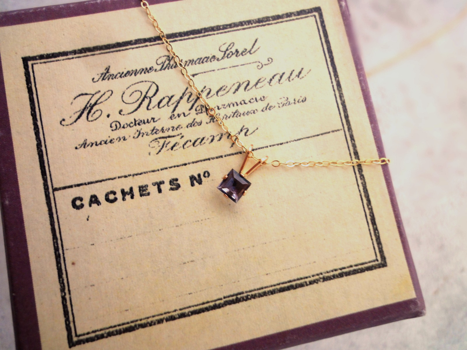 【限定数】天然石のネックレス ■ 14KGF 立て爪 スクエア 4ｍｍ■ アイオライト