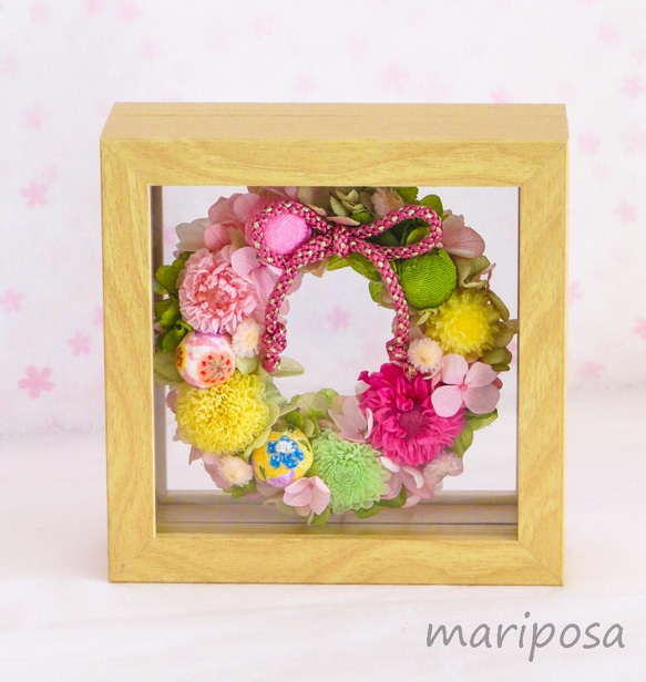 お雛様の春色リースインテリア・ガラスの中の花・透明感のあるフラワーインテリア ～ 選べるフレーム・桜色の無料ラッピング 2枚目の画像