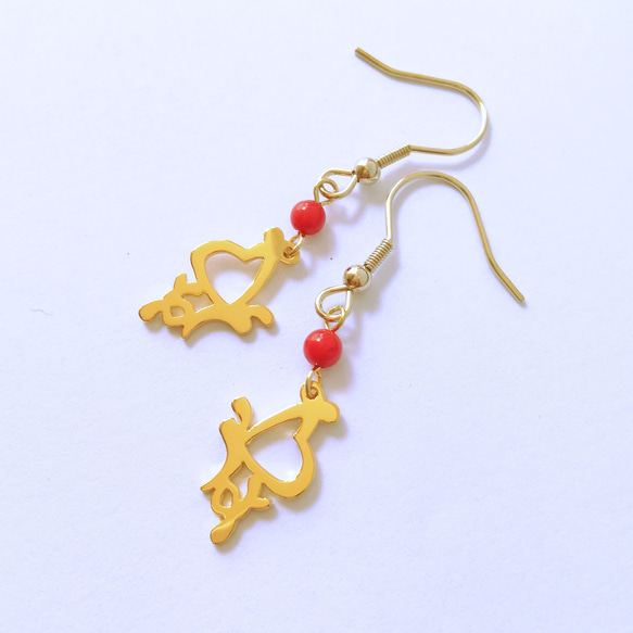 ラブリー♪ハンドメイドピアス(イヤリング)no.415 自由の象徴】ひらがな “ちょう” 文字絵 ピアス (イヤリング