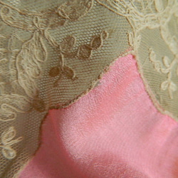 ★フランスアンティーク　ピンクの刺繍レースのハンカチ　 9枚目の画像