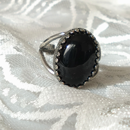 漆黒の天然石 迫力の大きさ・・ブラックオニキス ring(SV925可能
