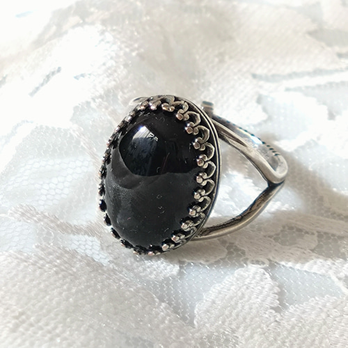 漆黒の天然石 迫力の大きさ・・ブラックオニキス ring(SV925可能