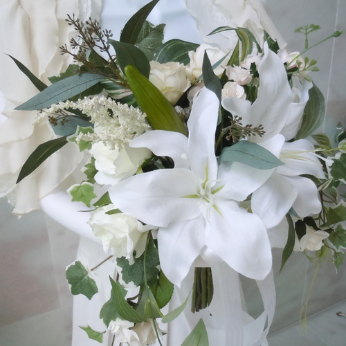 ◇カサブランカ&ローズのクラッチブーケ◇ホワイト＆グリーンの