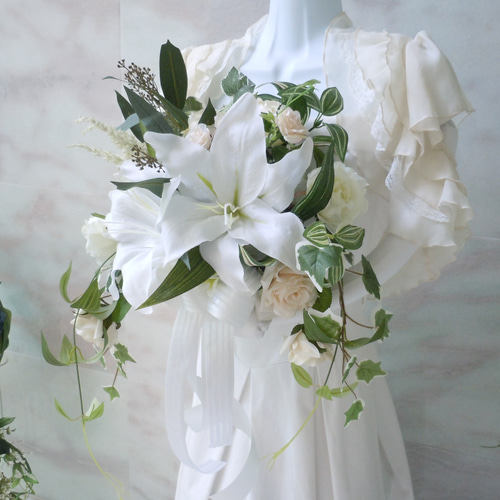 ◇カサブランカ&ローズのクラッチブーケ◇ホワイト＆グリーンの