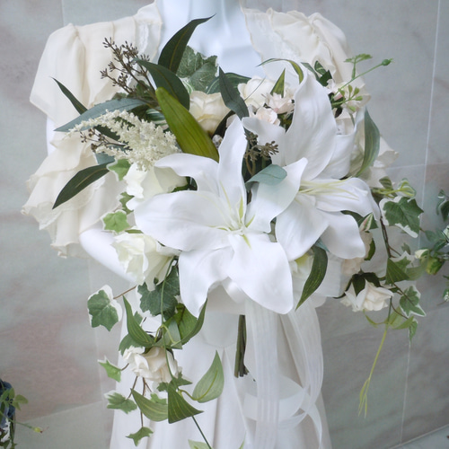 ◇カサブランカ&ローズのクラッチブーケ◇ホワイト＆グリーンの