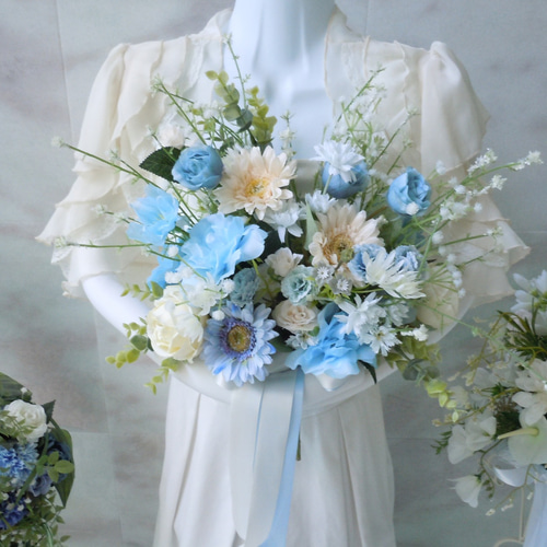 アーティフィシャルフラワー　高級造花　ガーベラクラッチブーケ ◇ガーベラのクラッチブーケ＊ブルー＆ホワイト◇サムシングブルー