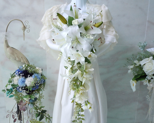 ◇カサブランカのキャスケードブーケ◇ウエディングブーケ ホワイト