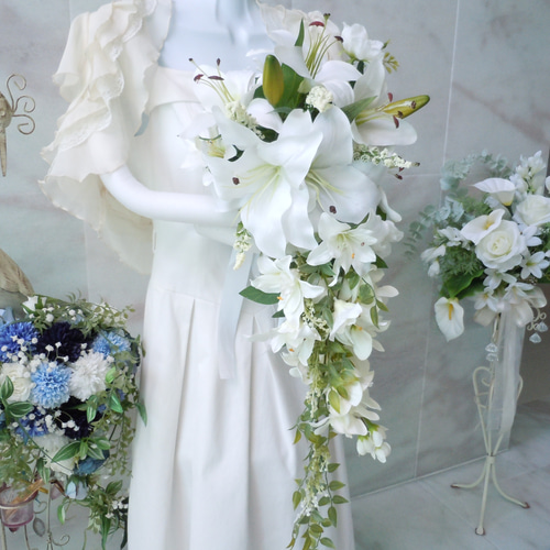 ◇カサブランカのキャスケードブーケ◇ウエディングブーケ ホワイト