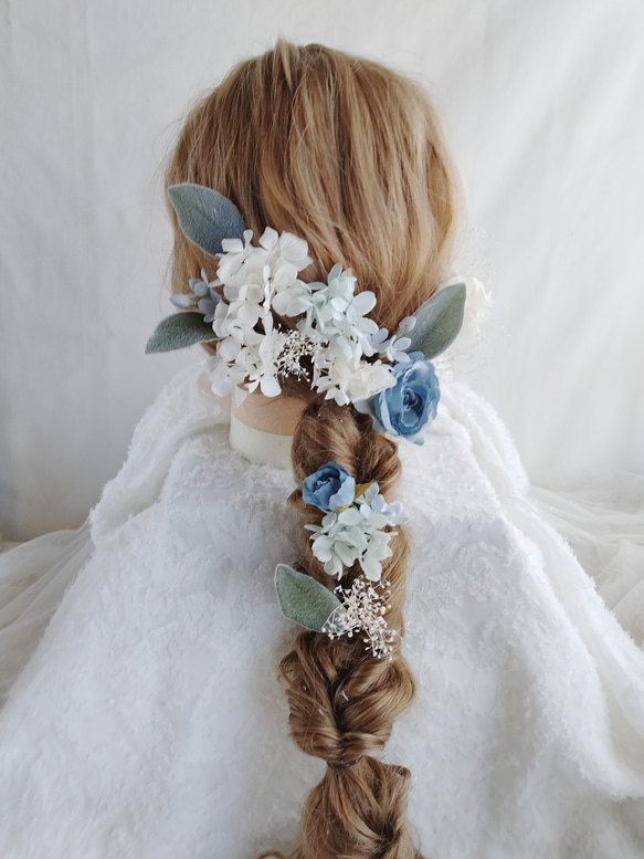 ナチュラルウェディングのヘアアクセサリー　フォトウェディング　くすみブルー　ヘッドドレス　結婚式　編みおろし　 5枚目の画像