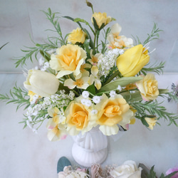 ◆イエローカラーの花瓶アレンジ◆明るいフラワーアレンジメント テーブルアレンジ 黄色 母の日などプレゼントアートフラワー 2枚目の画像