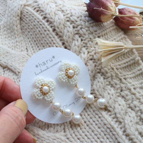 ふるさと納税 アクセサリー ピアス 奈良県 三宅町 ビーズ 刺繍 お花 ピアス イヤリング ジュエリー アクセサリー chiimade：ピアス　白（ふちシルバー） ピア… ビーズ 刺繍 お花 :ピアス ピンク ジュエリー アクセサリー