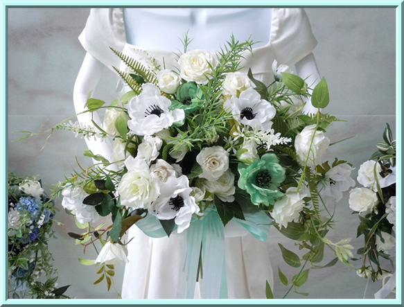 ◇アネモネ＆ローズのナチュラル クラッチブーケ ホワイト&グリーン