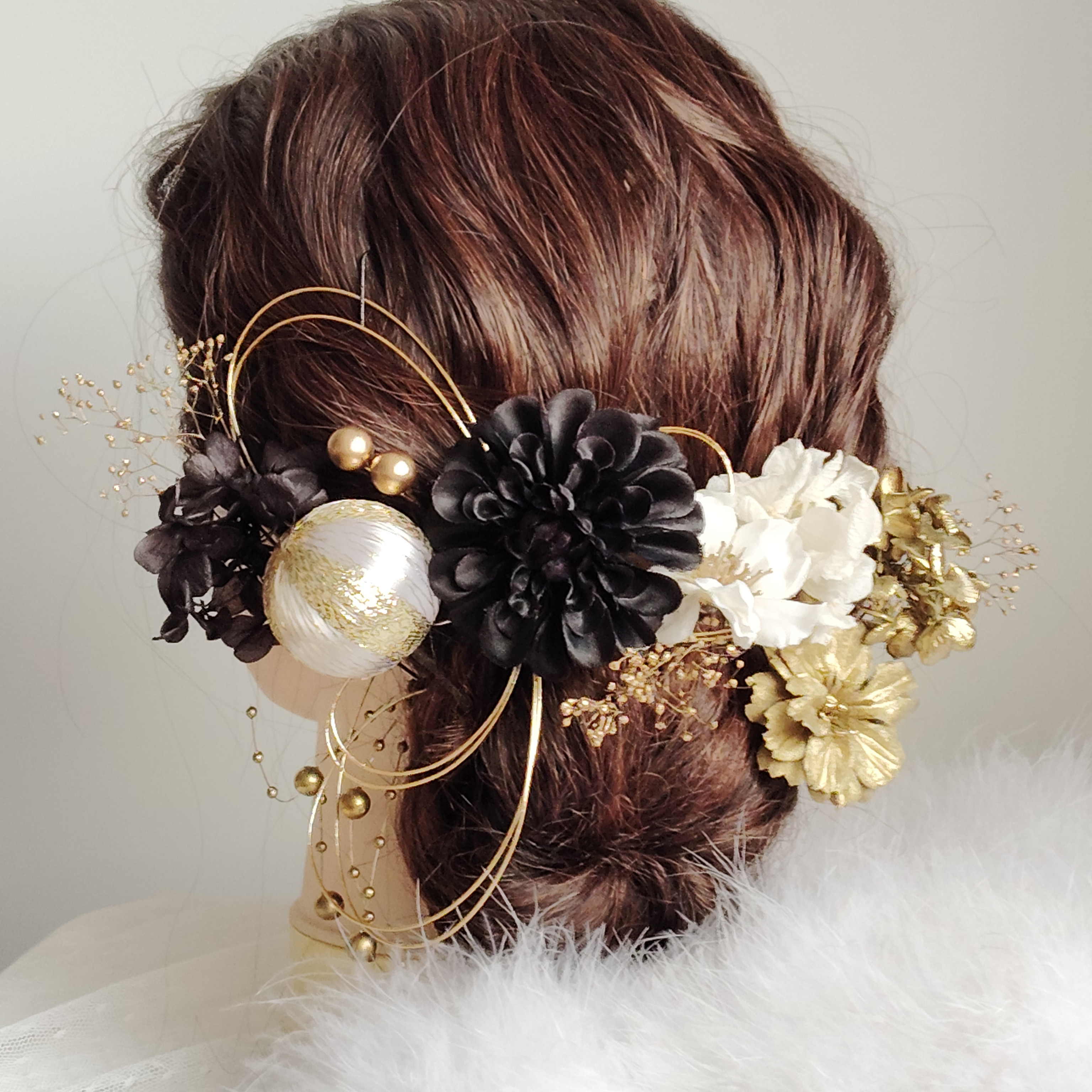 金耀＿＿金と白と黒の髪飾り　白無垢　成人式　卒業式　結婚式　和装　着物　振袖　袴　水引　鞠玉　和玉　枝垂れパール