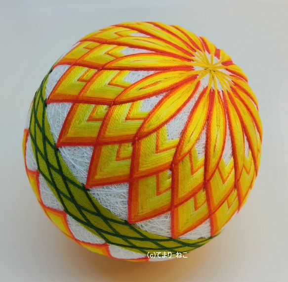 マチャケ 豪華刺繍 手毬 手鞠 てまり ３点 手毬猫の店 てまり「ダリア」白地黄橙花緑帯3号 手まり 手毬 手鞠 四季
