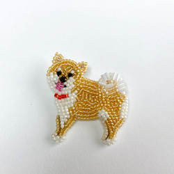 お散歩柴犬さん ブローチ ビーズ刺繍　オートクチュール刺繍 1枚目の画像