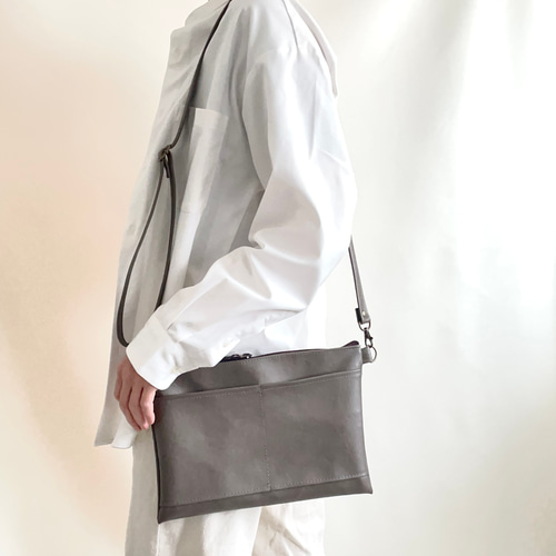 antwort program サコッシュ グレー 新品 H-K サコッシュ グレージュ | stairs design products online