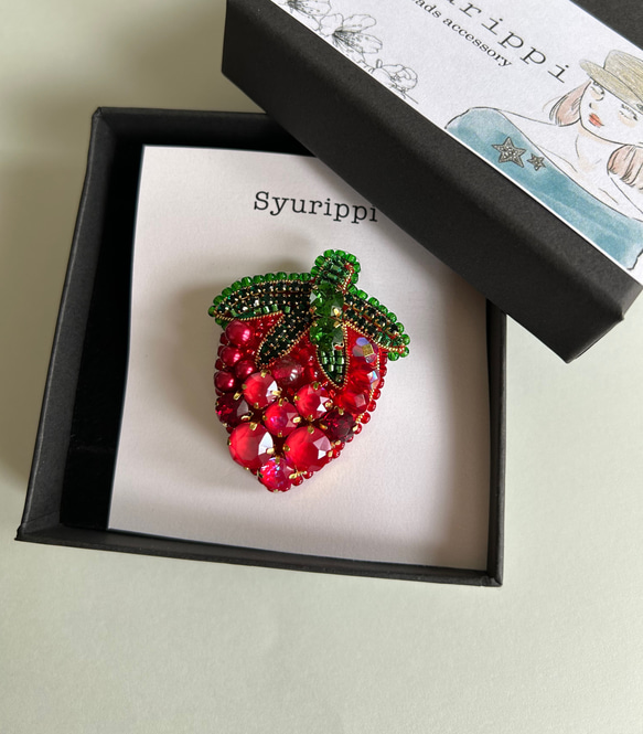 happy berry☆イチゴのビーズ刺繍ビジューブローチ 5枚目の画像