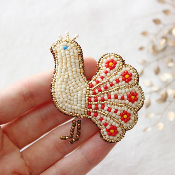 ○受注製作○ 白い孔雀 ブローチ【ビーズ刺繍】 ブローチ KINO