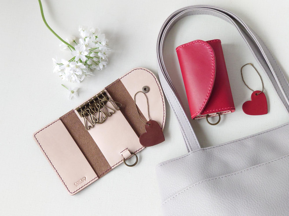 《特集掲載》【刻印サービス】ハートペアキーケース（チョコ革＆赤革）＆ハートチャーム【結婚・記念日祝】※袋ラッピング無料 6枚目の画像