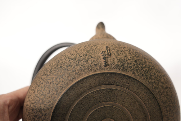 南部鉄器　鉄瓶 「平丸糸目」 ひさご色　1.2L 5枚目の画像