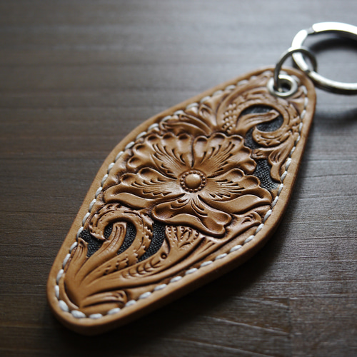 レザーカービング／モーテルキーホルダー 昭南皮革 タンニン鞣し  