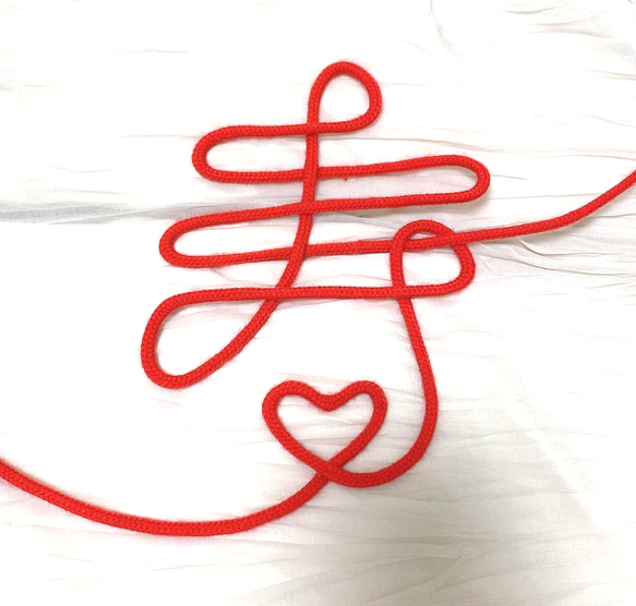 運命の赤い糸♡寿 ♡ウェディング 前撮りアイテム 針金アート　赤い糸　赤い糸ガーランド　フォトプロップス 1枚目の画像