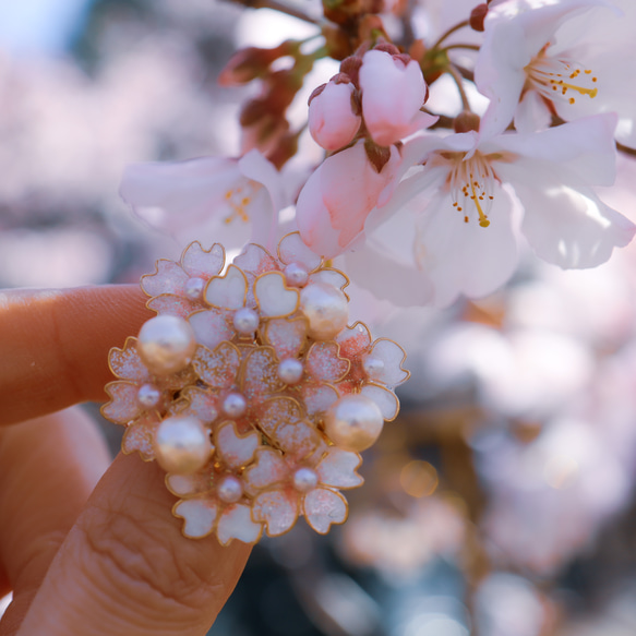 櫻花和棉質珍珠胸針 第8張的照片