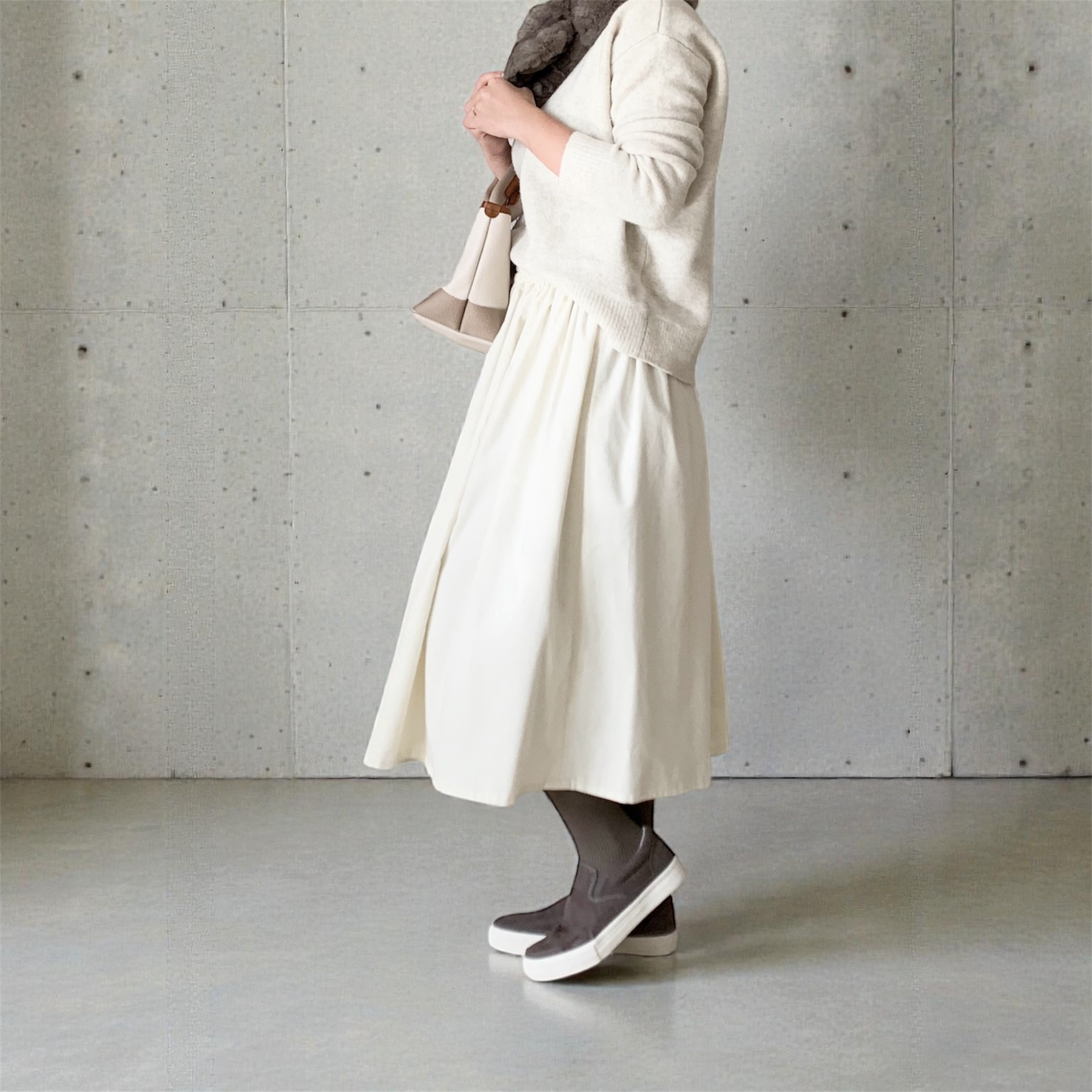 綺麗な発色♪柔らか上質コーデュロイのギャザースカート　アイボリー