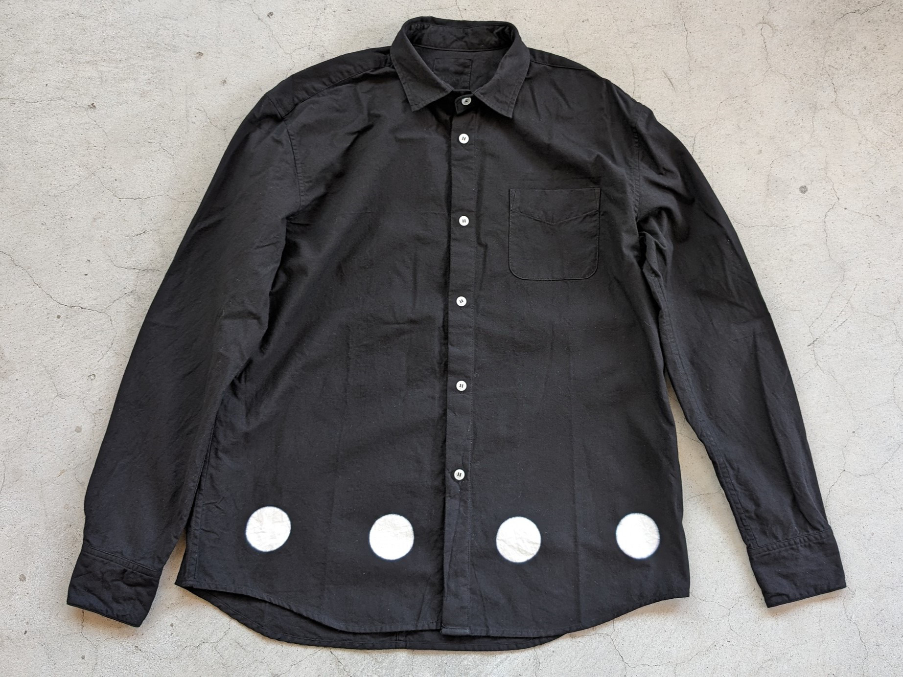 受注制作＜知多木綿生地×名古屋黒紋付染＞白丸（大き目ドット）デザインシャツ