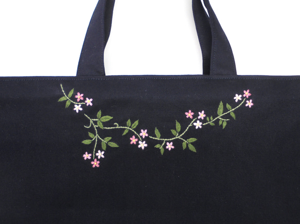 手刺繍 濃紺レッスンバッグとうわばき入れのセット　わすれな草　ピンク　お受験対応 3枚目の画像