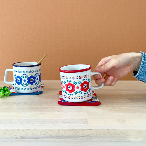 アネモネのマグカップ 赤〈コースター付〉陶器 花柄 新生活 誕生日