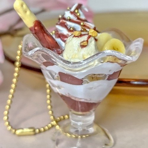 ツヤ可愛い！チョコバナナパフェのボールドチェーン フェイクスイーツ